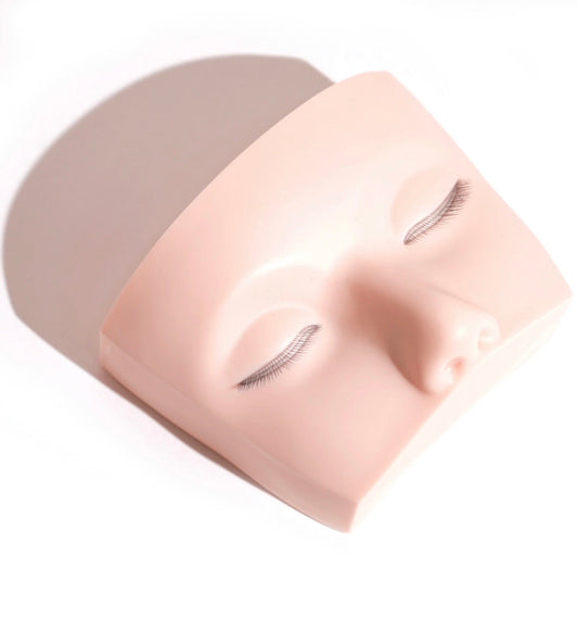 LAYERED LASH MANNEQUIN HEAD